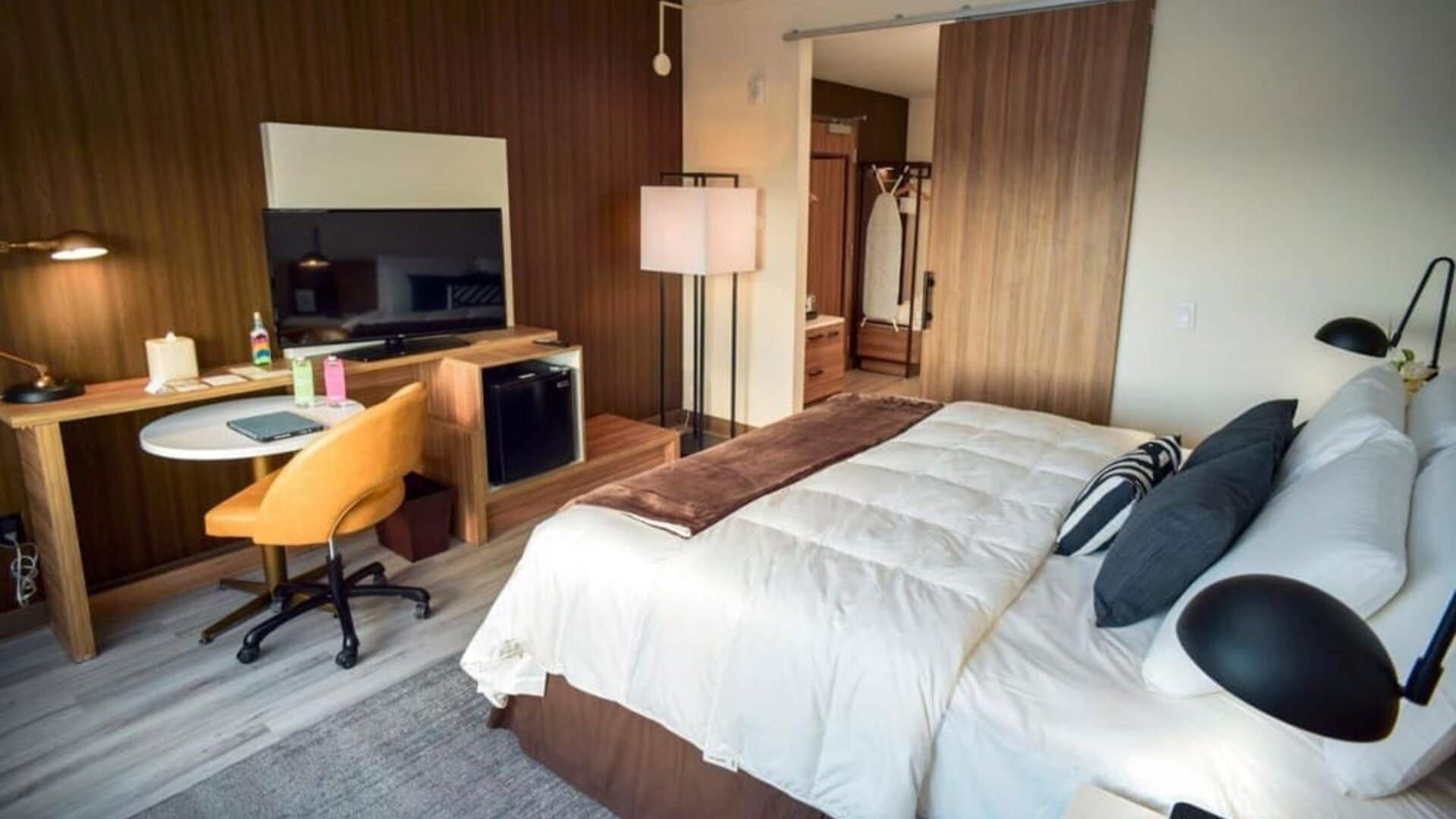 Day use room with work desk and private bathroom at Wyndham Garden North Bergen Near Secaucus.