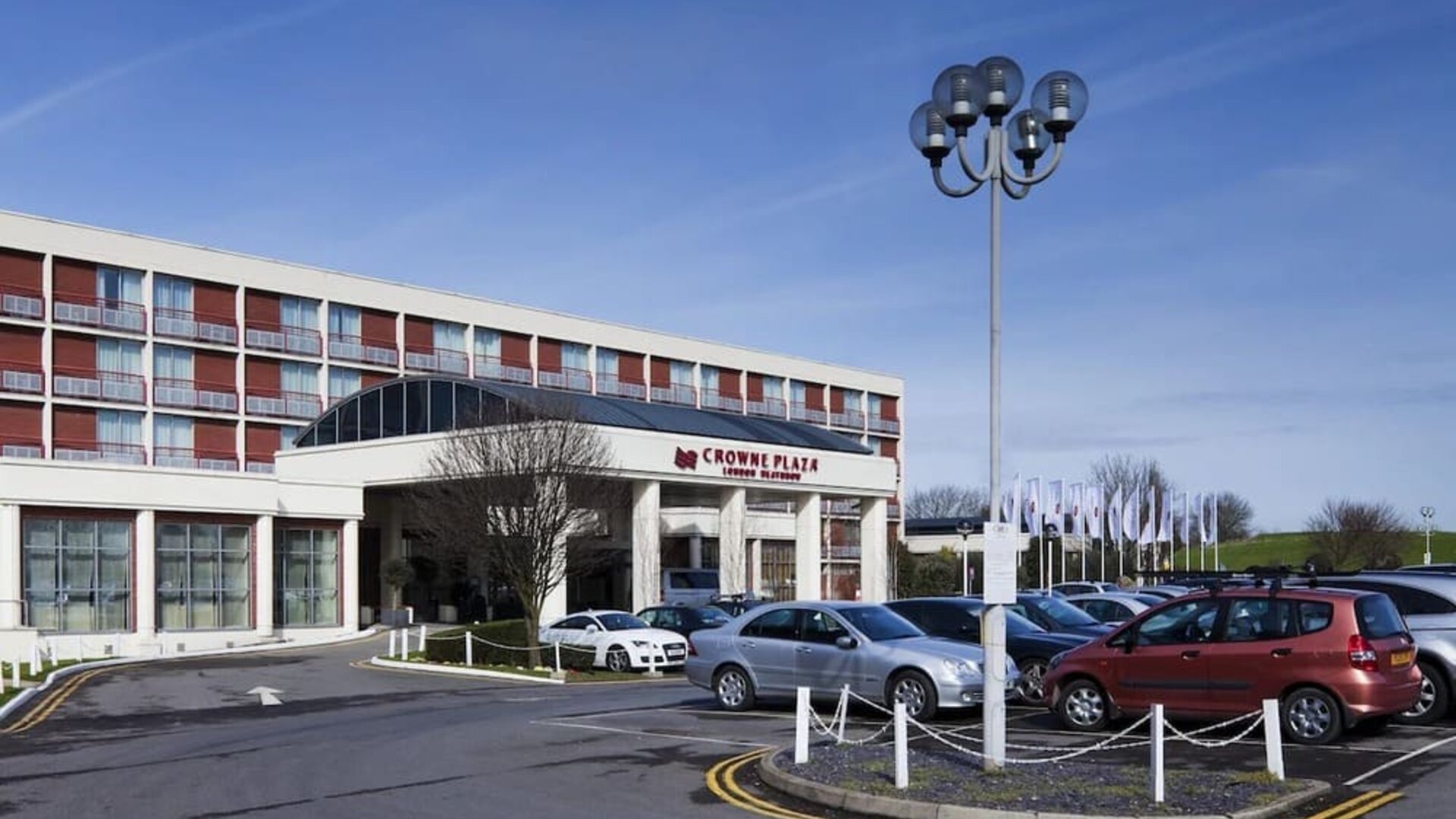 Exterior view and parking area at Crowne Plaza London - Heathrow.