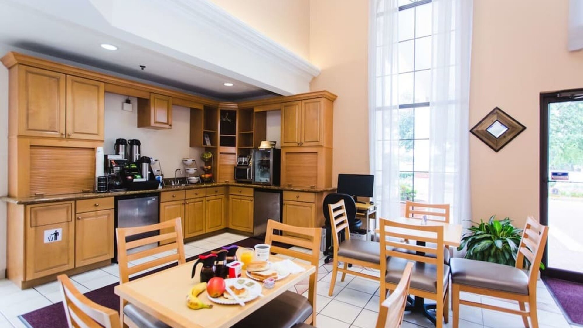 Breakfast area perfect for coworking at Best Western Pearland Inn.