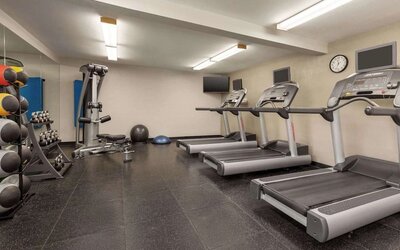 Fitness center at Radisson Hotel Sunnyvale Silicon Valley.