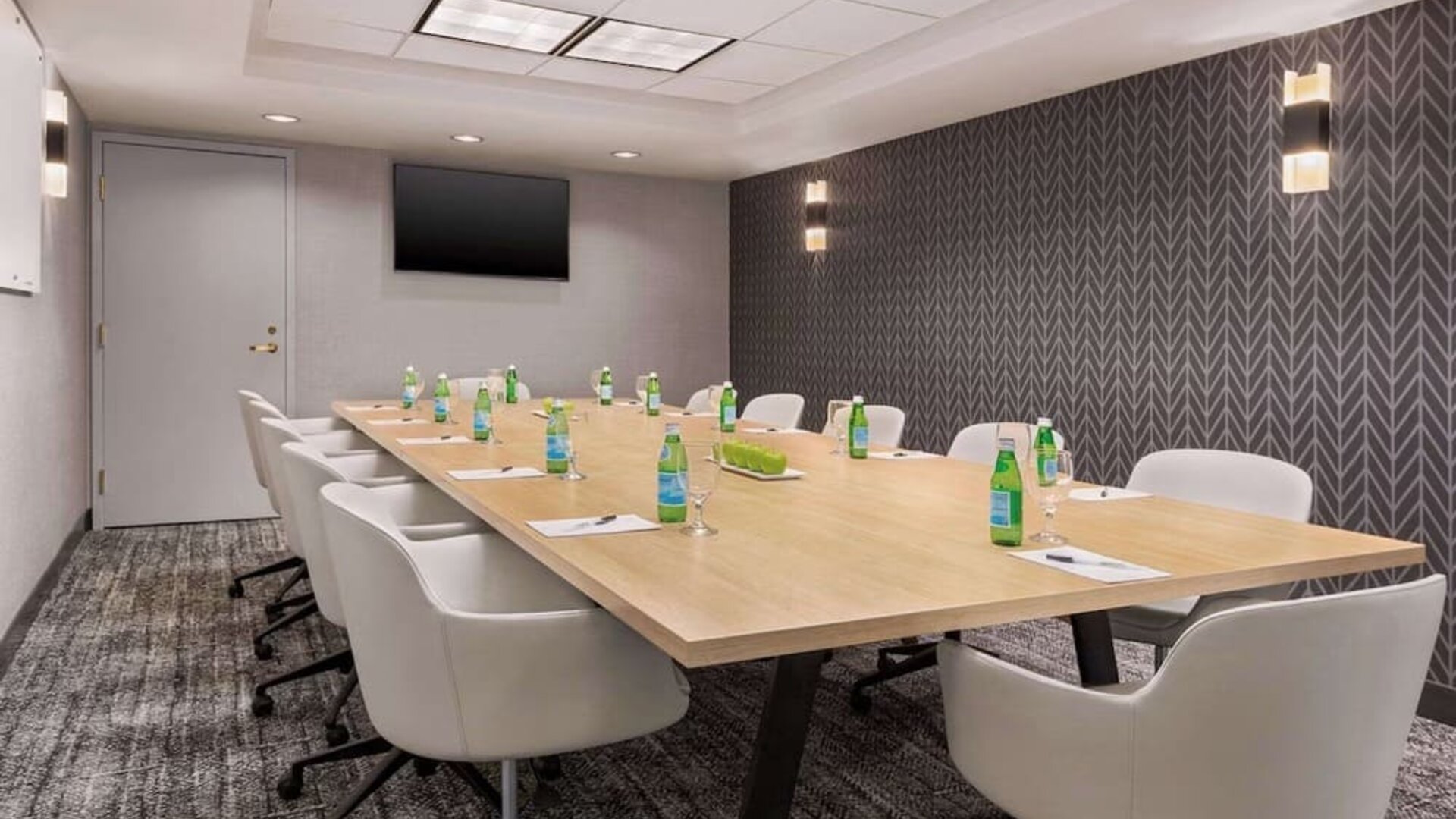 Meeting room at Radisson Hotel Sunnyvale Silicon Valley.