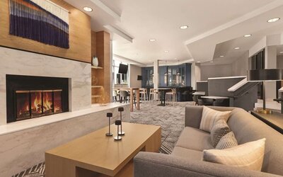 Lobby and coworking lounge at Radisson Hotel Sunnyvale Silicon Valley.