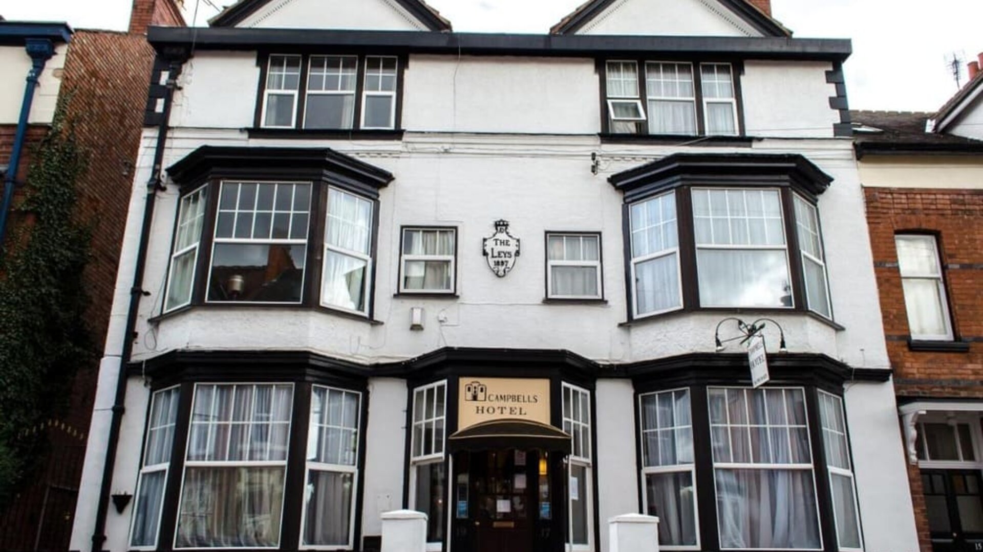 Entrance at Campbell Guest House Hotel.