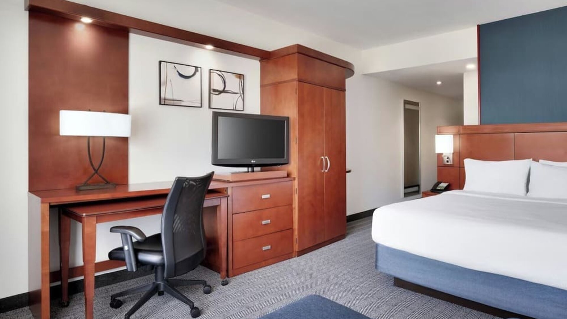Day use room with work desk and sofa at Courtyard By Marriott Houston NASA/Clear Lake.