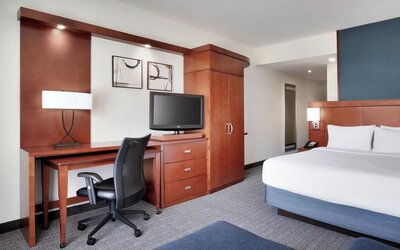 Day use room with work desk and sofa at Courtyard By Marriott Houston NASA/Clear Lake.