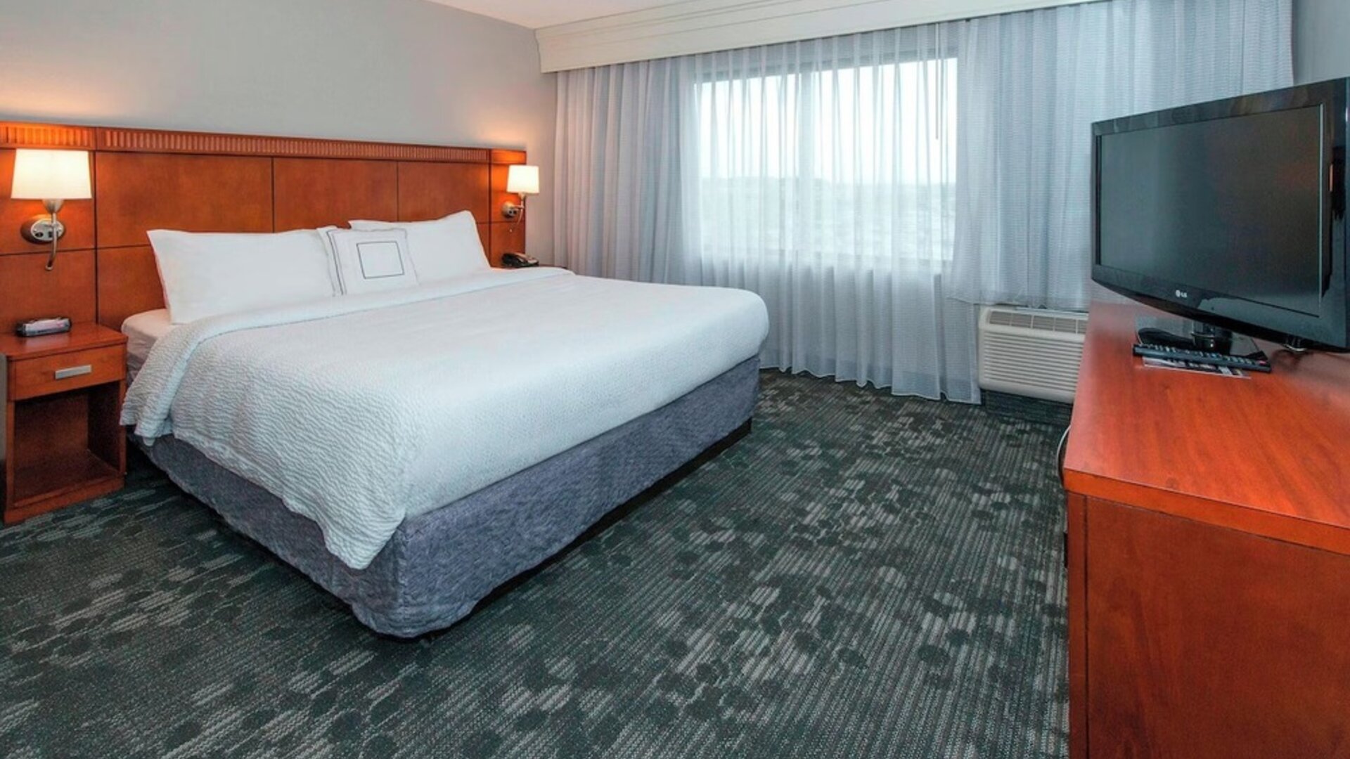 Day use room with natural light at Courtyard By Marriott Montgomery Prattville.