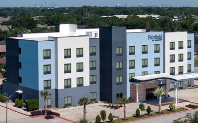 Hotel exterior at Fairfield Inn & Suites By Marriott Houston Pasadena.