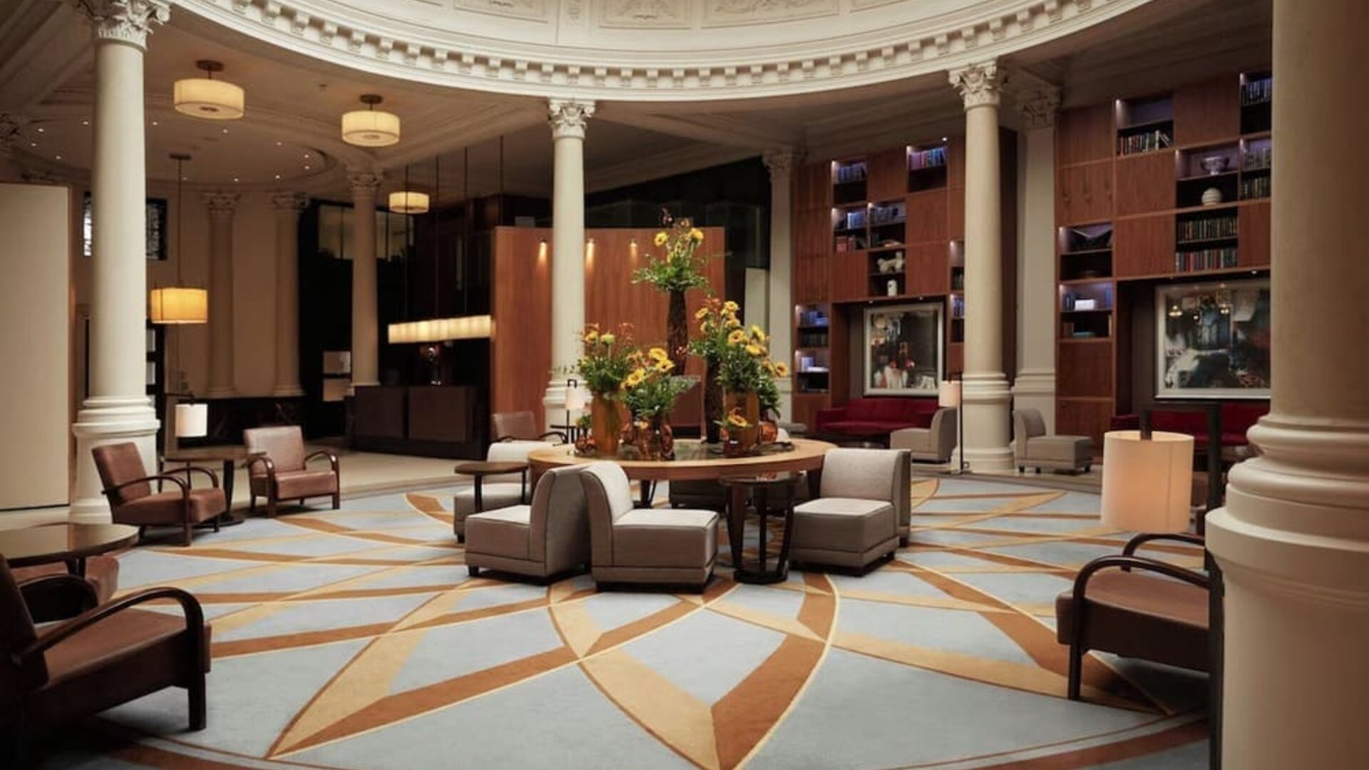Lobby lounge at Threadneedles, Marriott Autograph Collection Hotel.