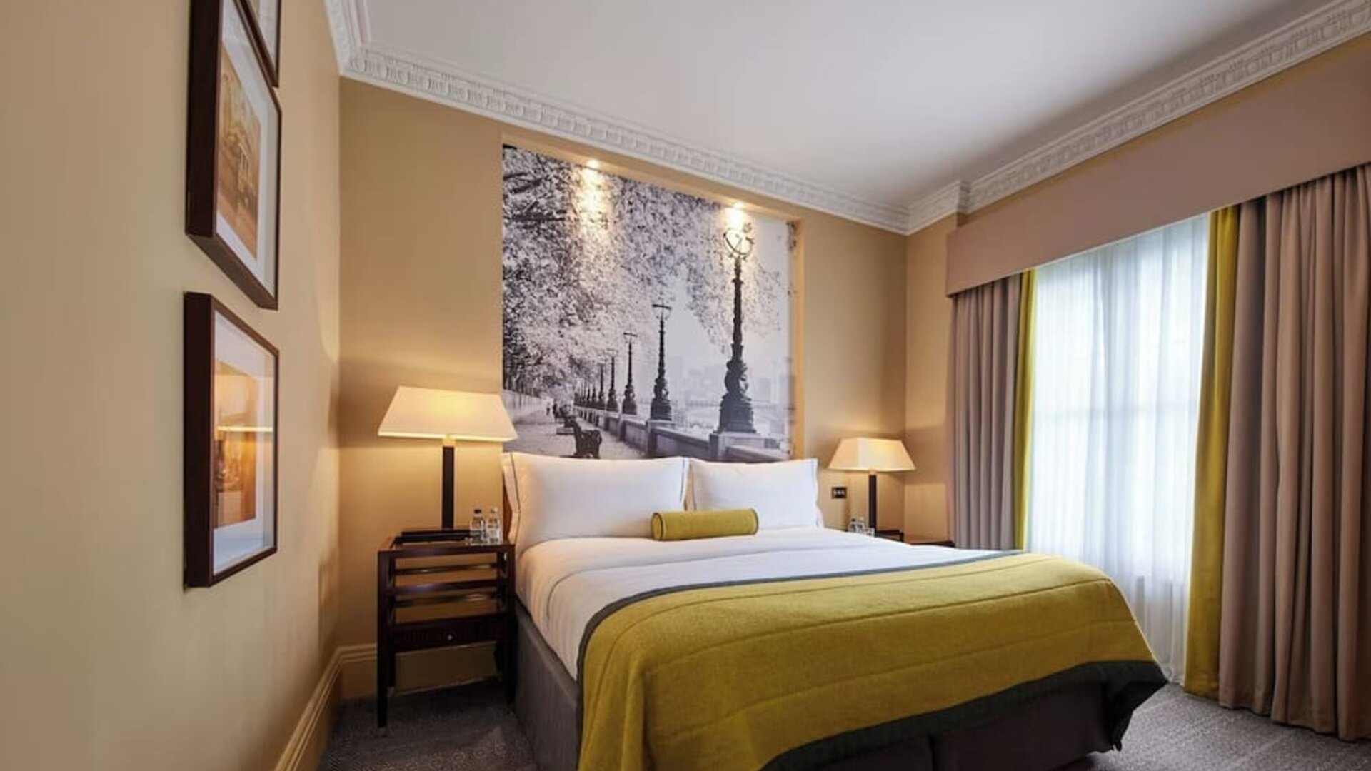 Standard day use room at Threadneedles, Marriott Autograph Collection Hotel.