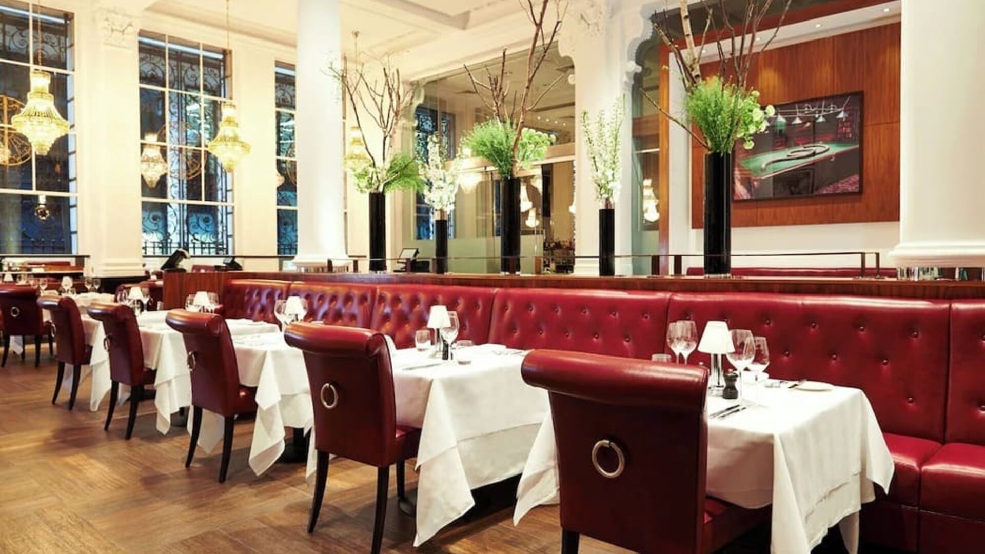 Dining area at Threadneedles, Marriott Autograph Collection Hotel.