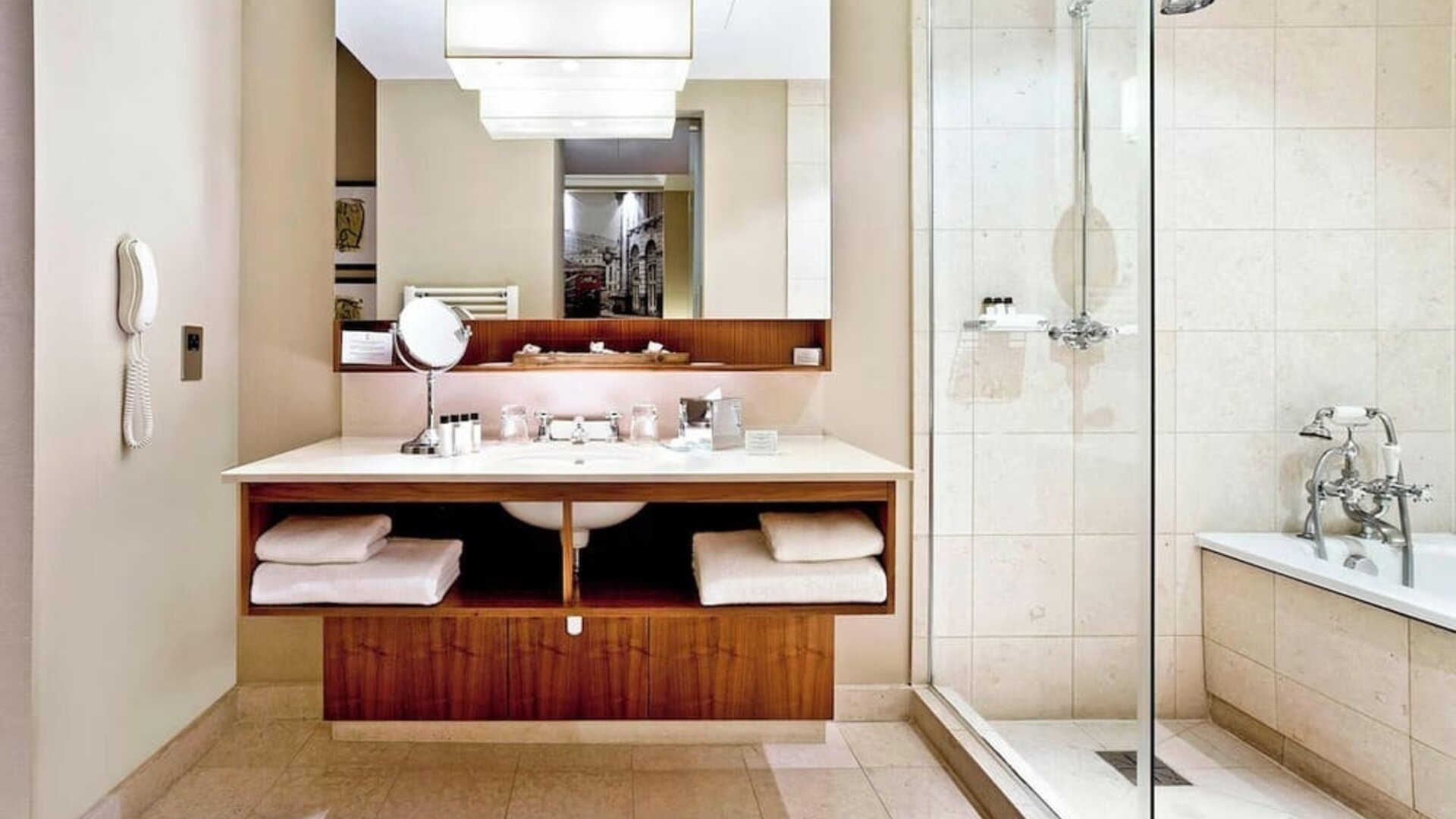 Private guest bathroom at Threadneedles, Marriott Autograph Collection Hotel.