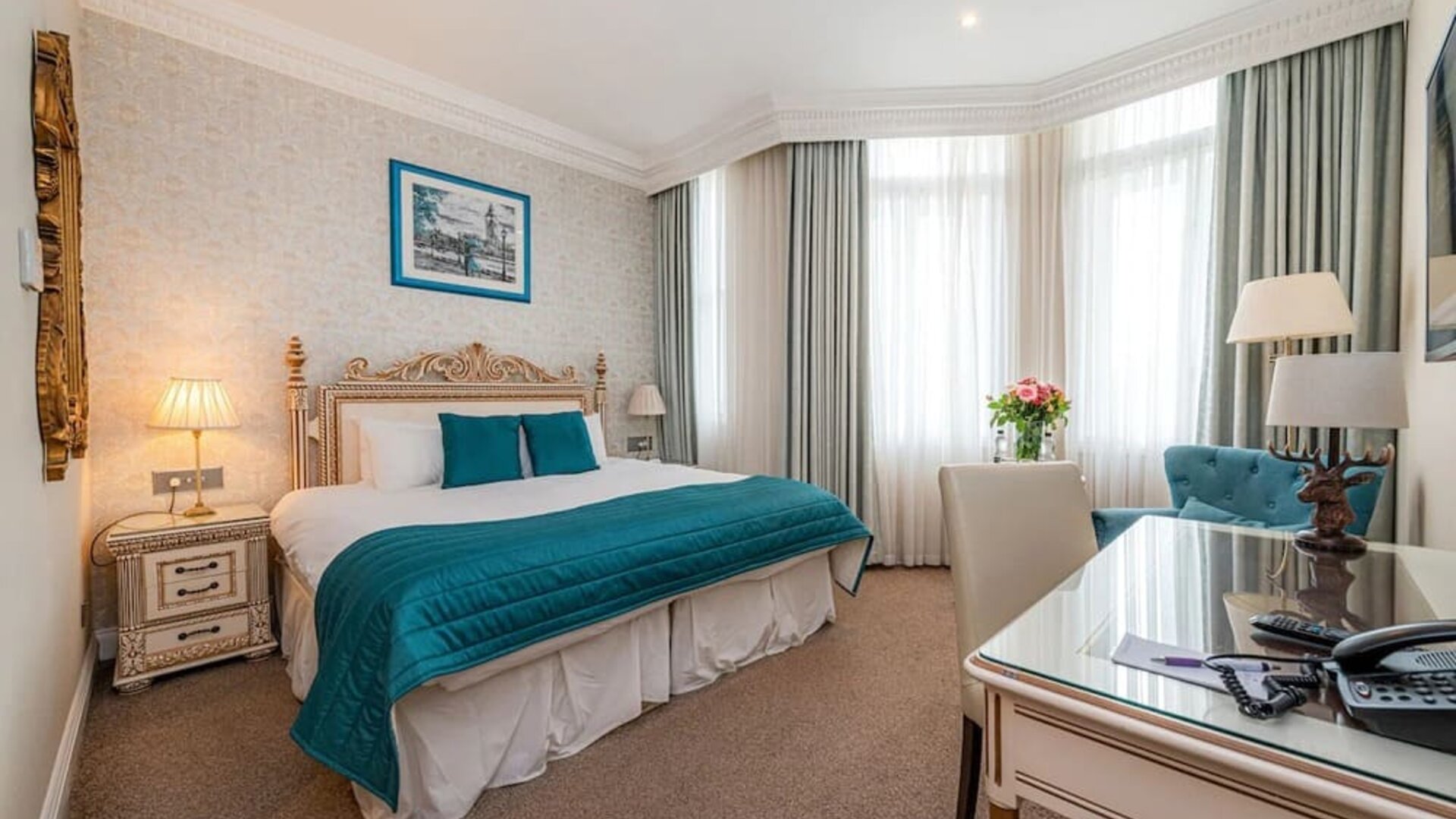 Day use room with work desk and sofa at Ashburn Hotel.