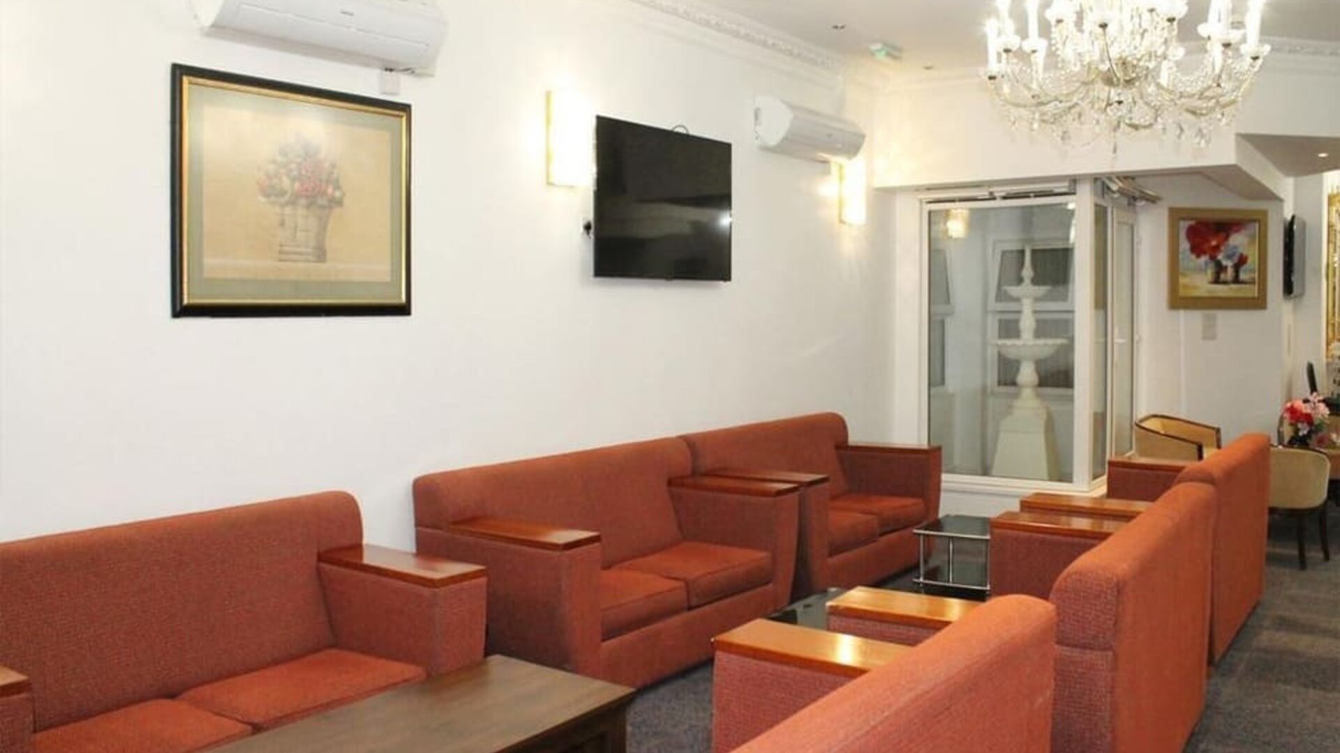 Lounge area at Euro Lodge Clapham Hotel.