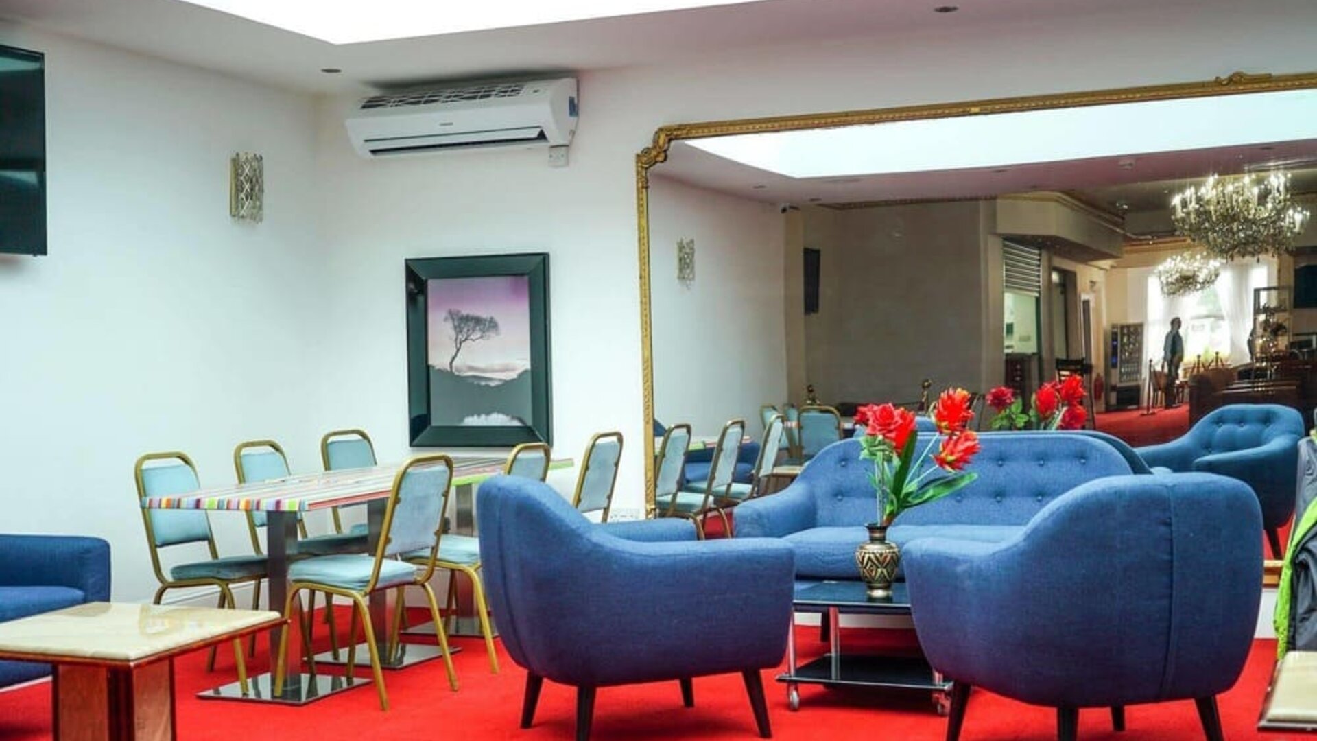 Lobby lounge at Euro Lodge Clapham Hotel.