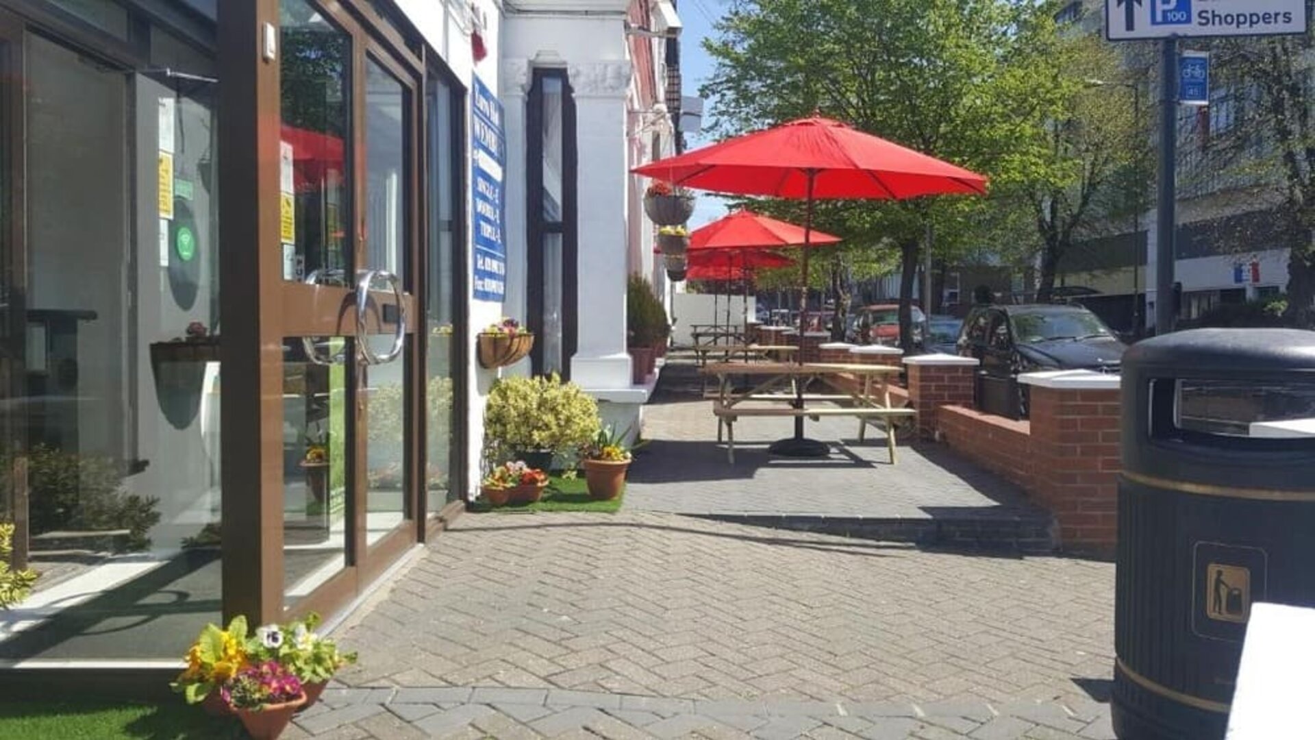 Outdoor sitting at Euro Wembley - Elm Hotel.