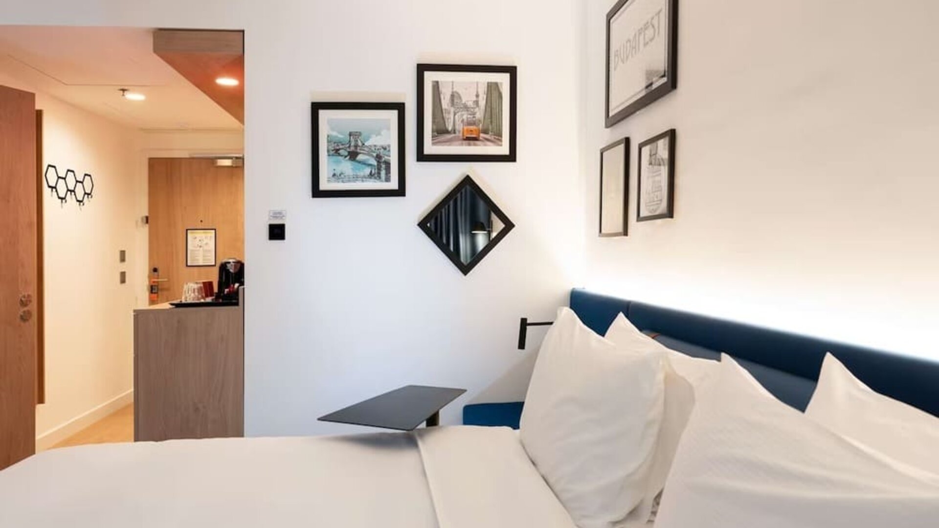 Cozy king room at Hampton By Hilton Budapest City Centre.