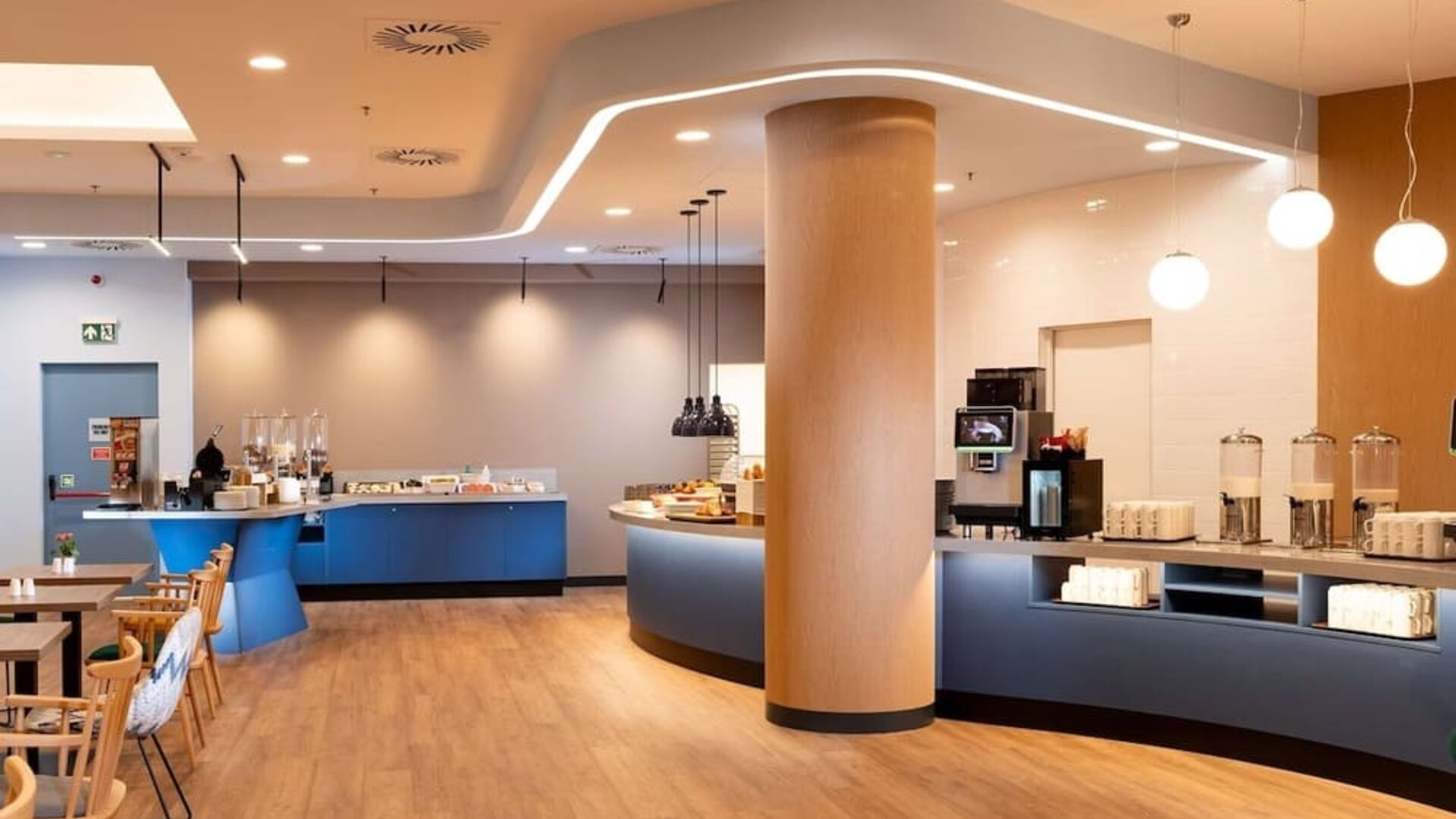 Dining area at Hampton By Hilton Budapest City Centre.