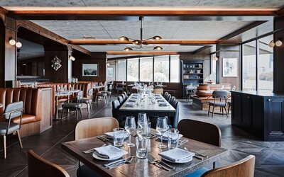 Dining area perfect for coworking at Hyatt Regency Boston/Cambridge.