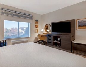 King bed at Hampton Inn Chicago Orland Park.