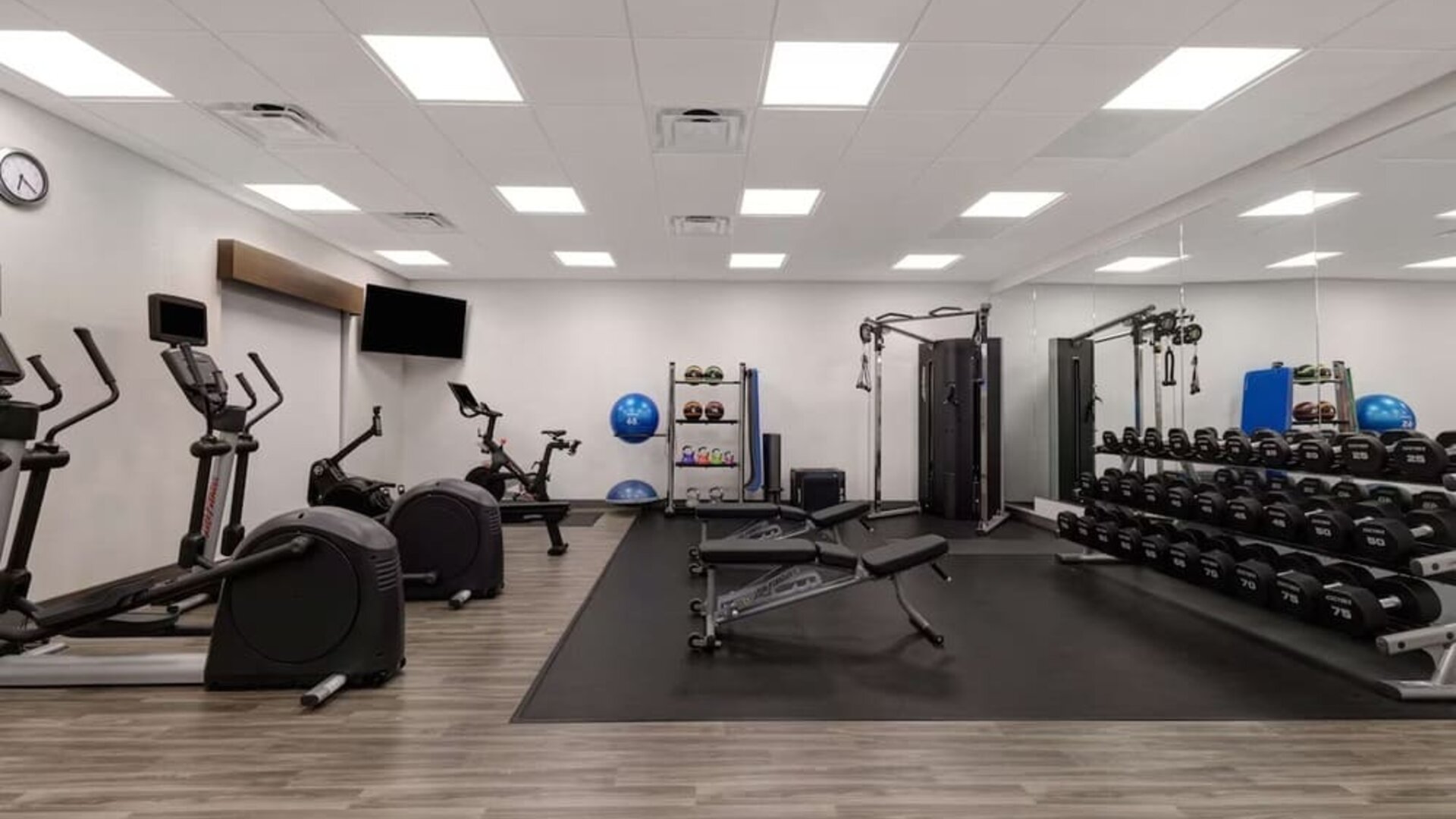 Fitness center at Hampton Inn Chicago Orland Park.
