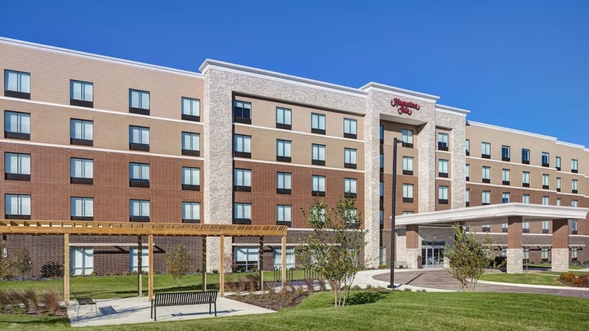 Garden at Hampton Inn Chicago Orland Park.