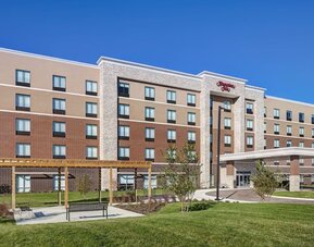 Garden at Hampton Inn Chicago Orland Park.