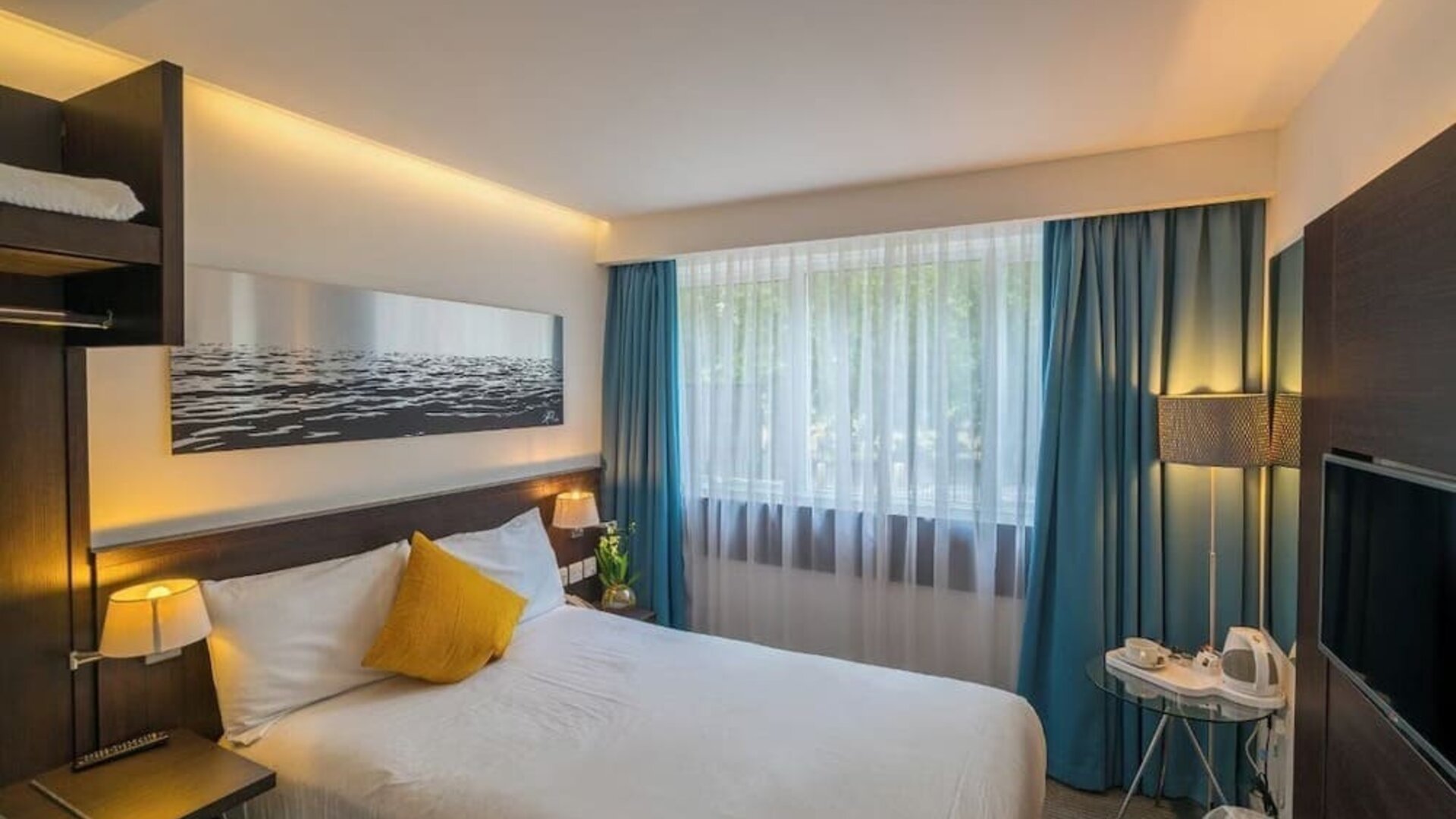 Day use room at Pelican London Residence & Hotel.