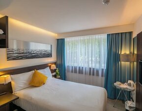 Day use room at Pelican London Residence & Hotel.