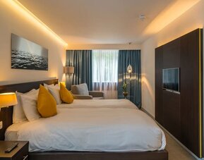 Day use twin room at Pelican London Residence & Hotel.