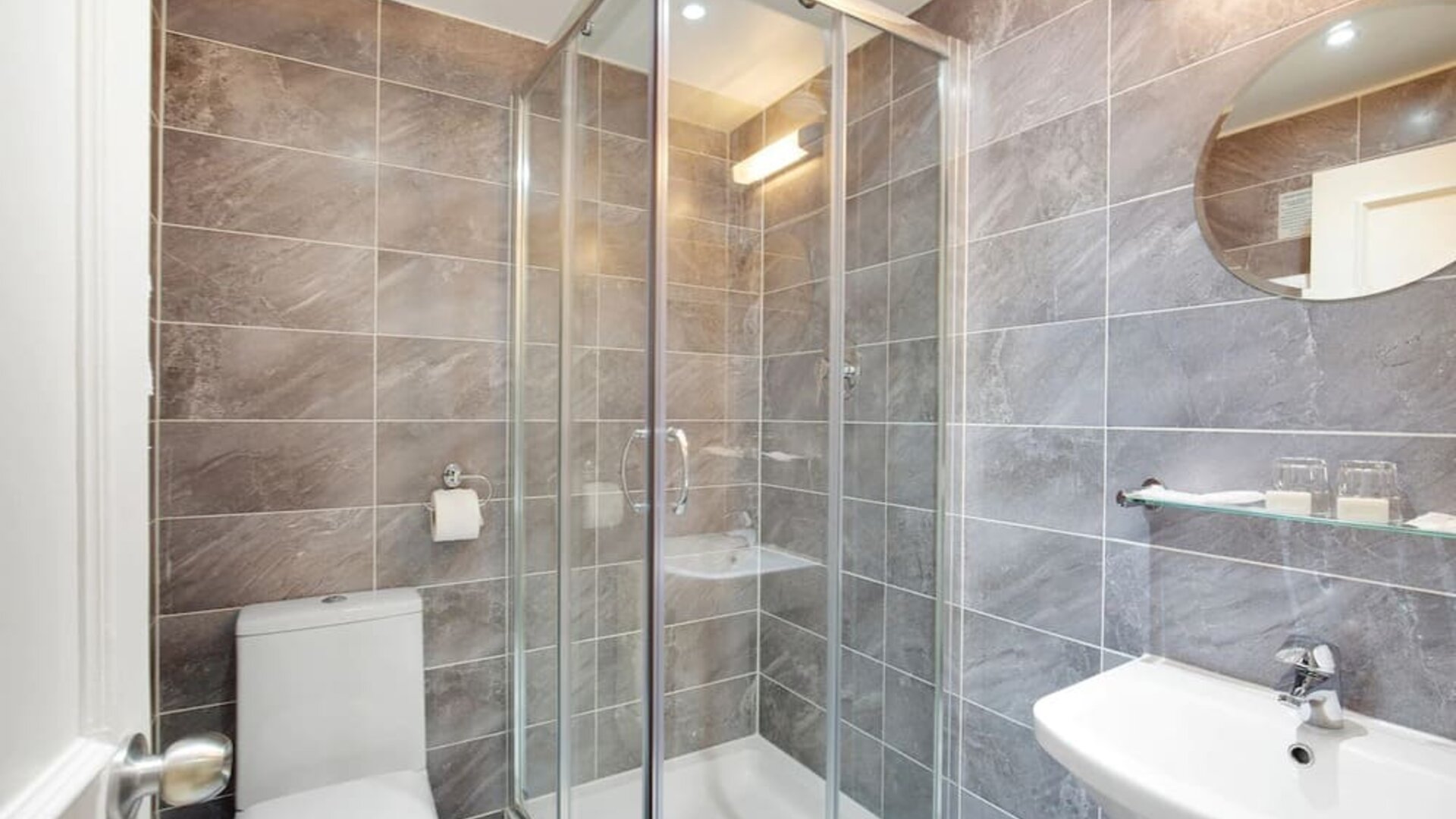 Private guest bathroom at The Bayswater Inn Hotel.