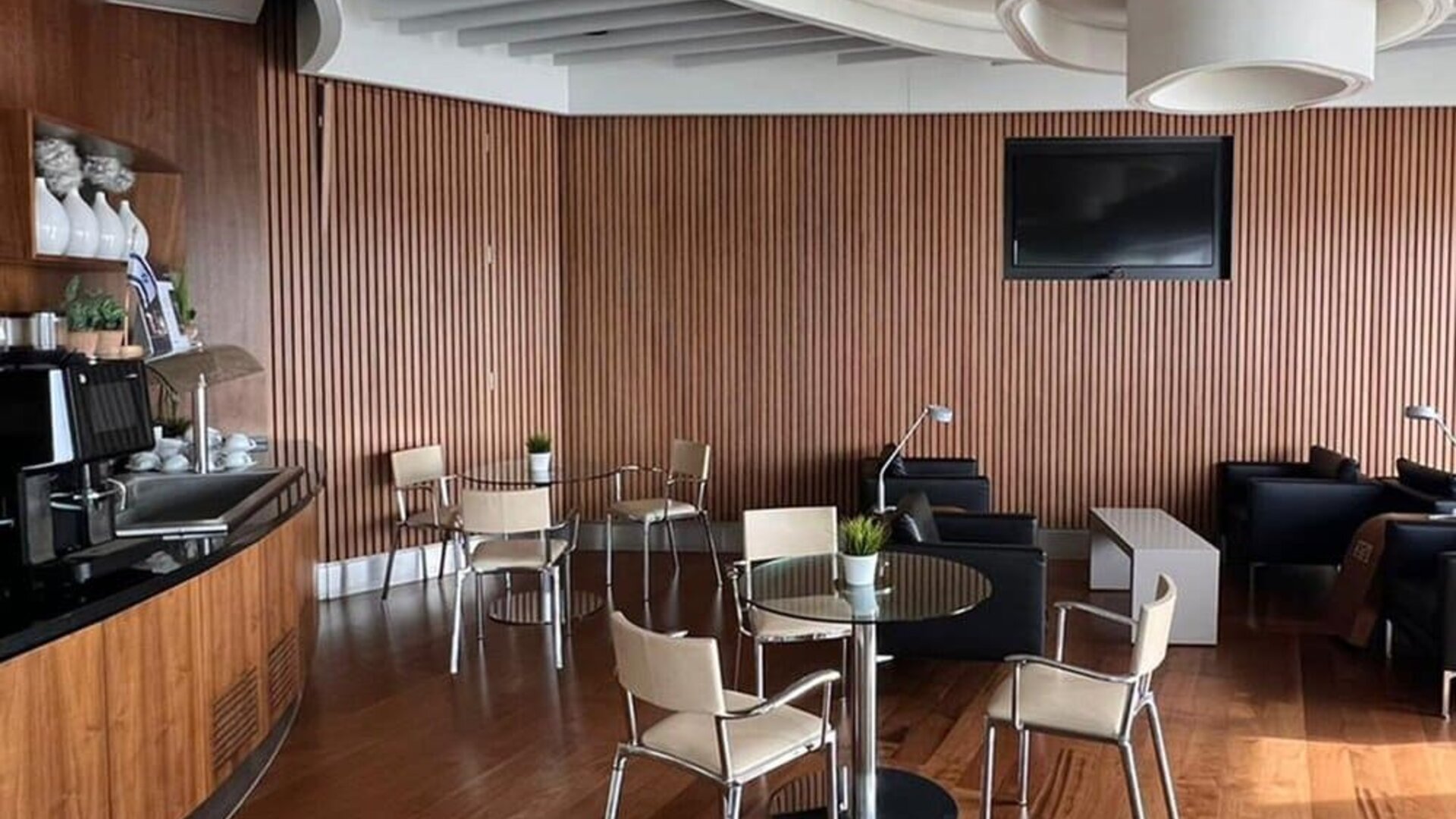 Dining area perfect for coworking at Blush Lounge By Plaza Premium Group, Departures (LHR).