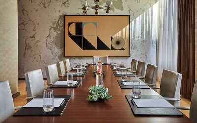 Meeting room at Viceroy Chicago.