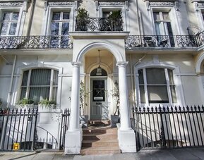 Entrance at Tony's House Hotel.