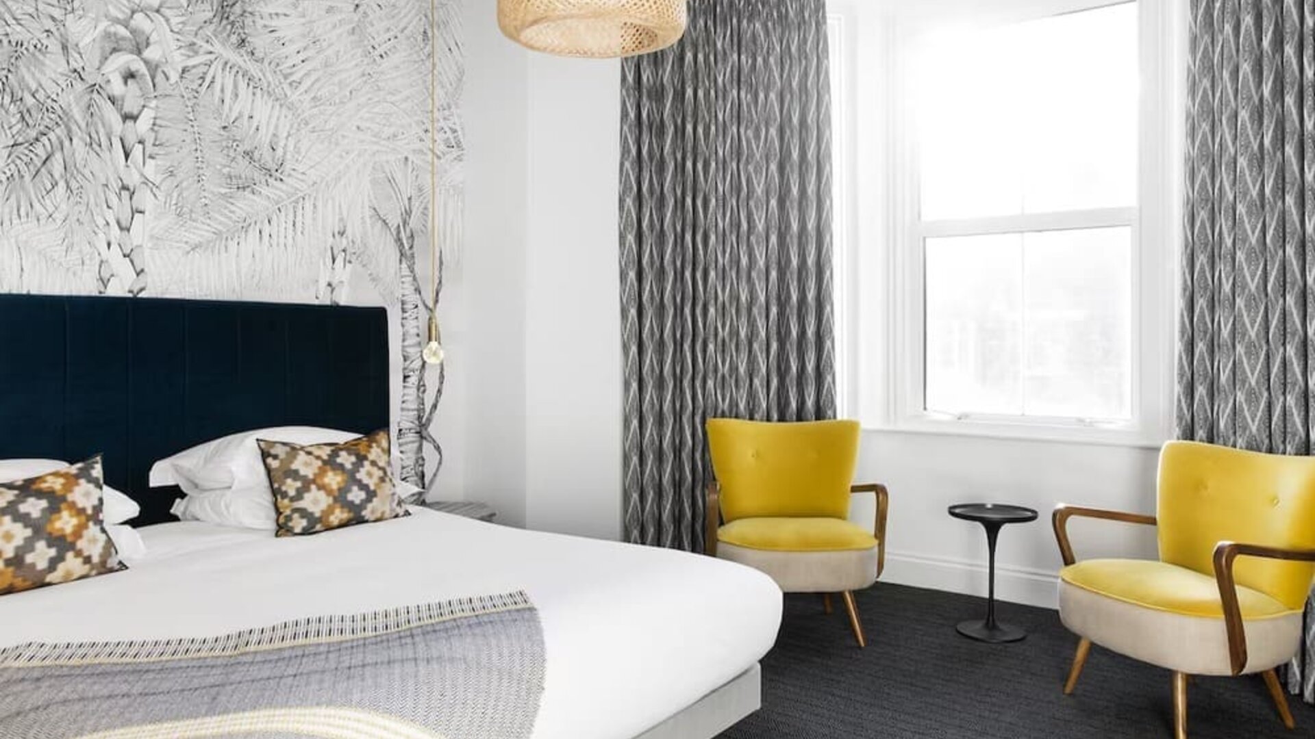 Day use deluxe room with lounge seating at The Lodge - Putney Hotel.