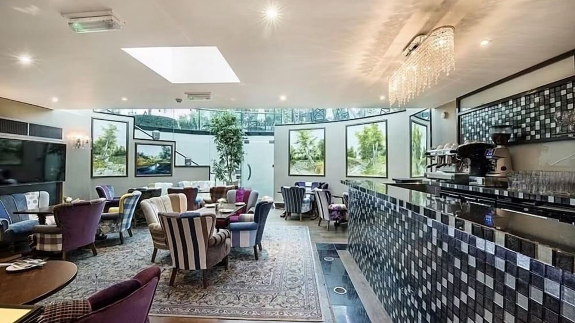 Dining are at The Colonnade Hotel.