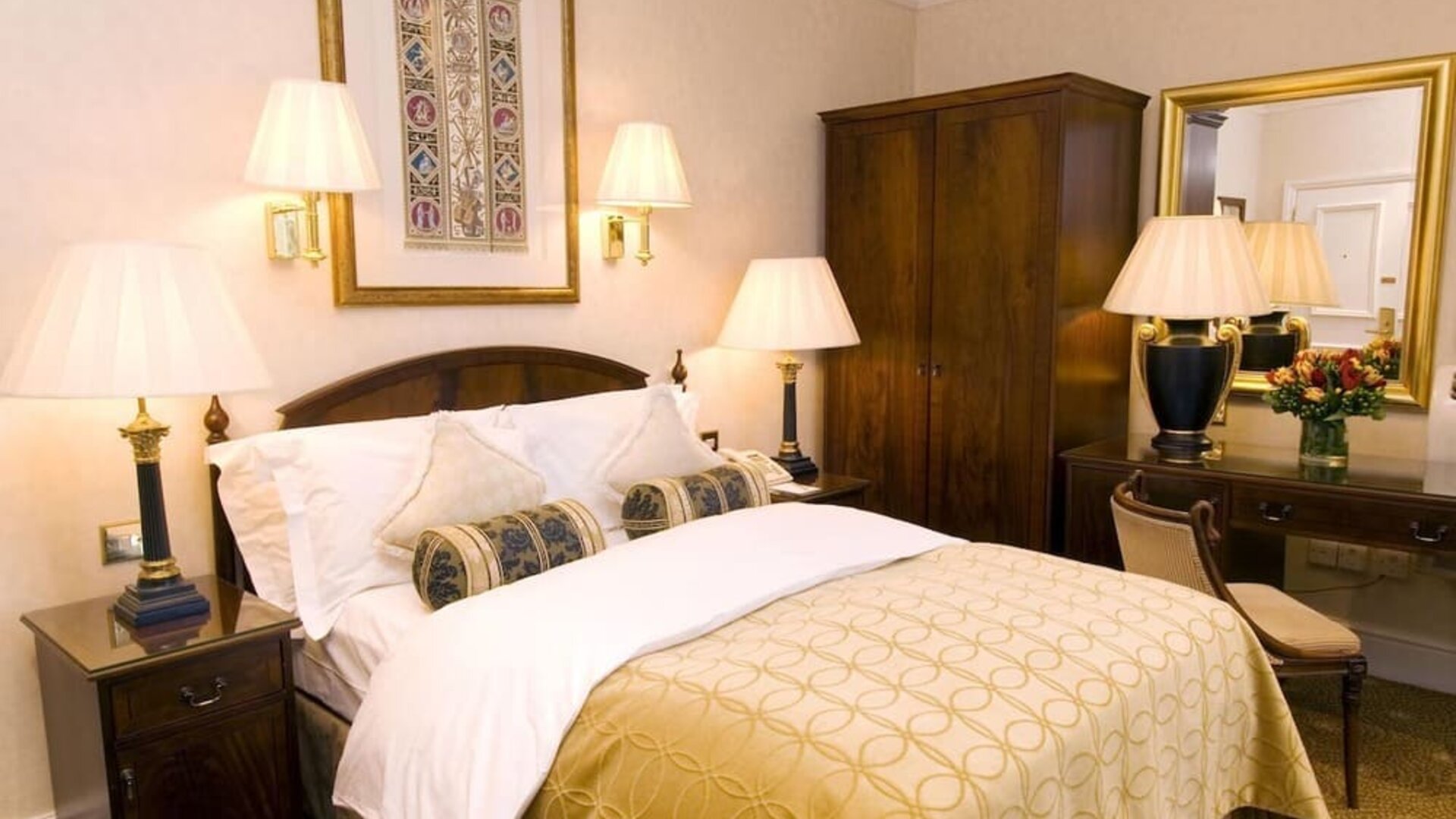 Day use room with work desk at The Colonnade Hotel.