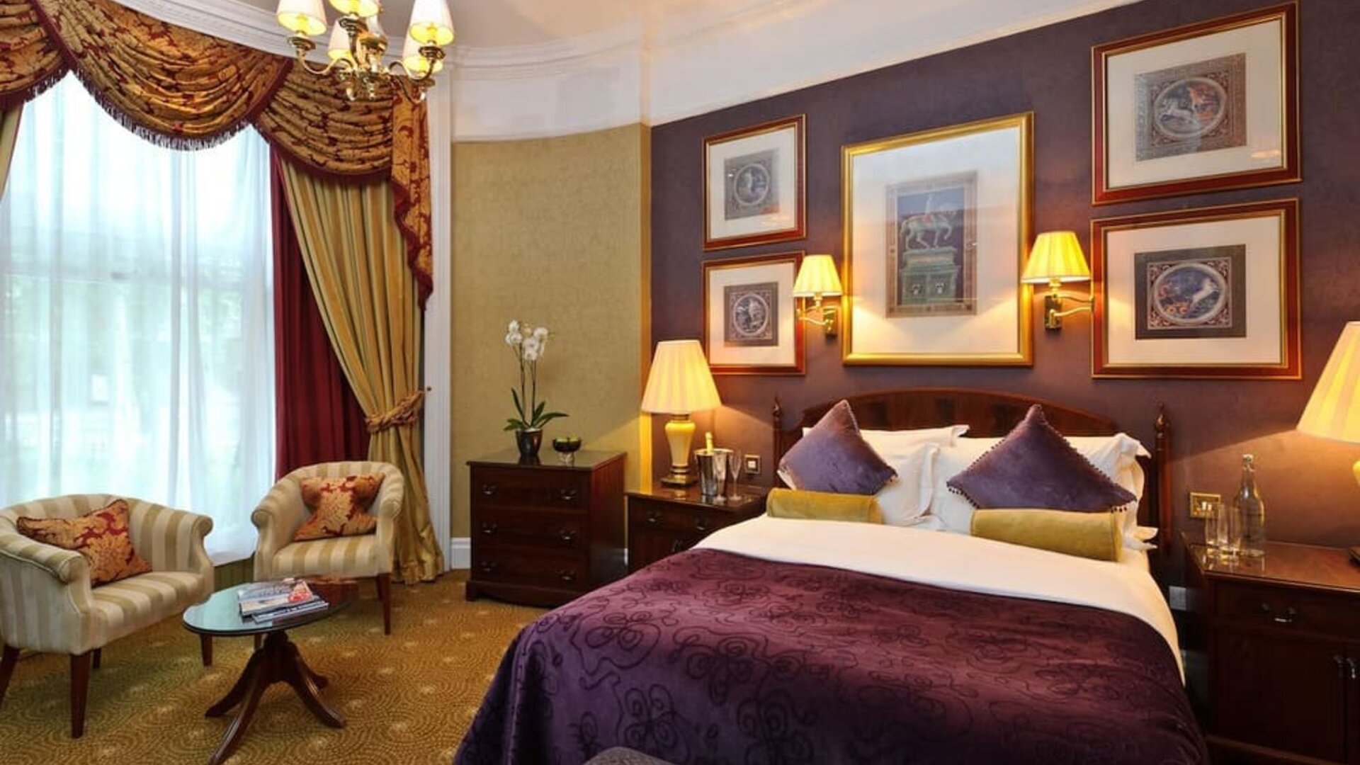 Day use room with lounge seatting at The Colonnade Hotel.