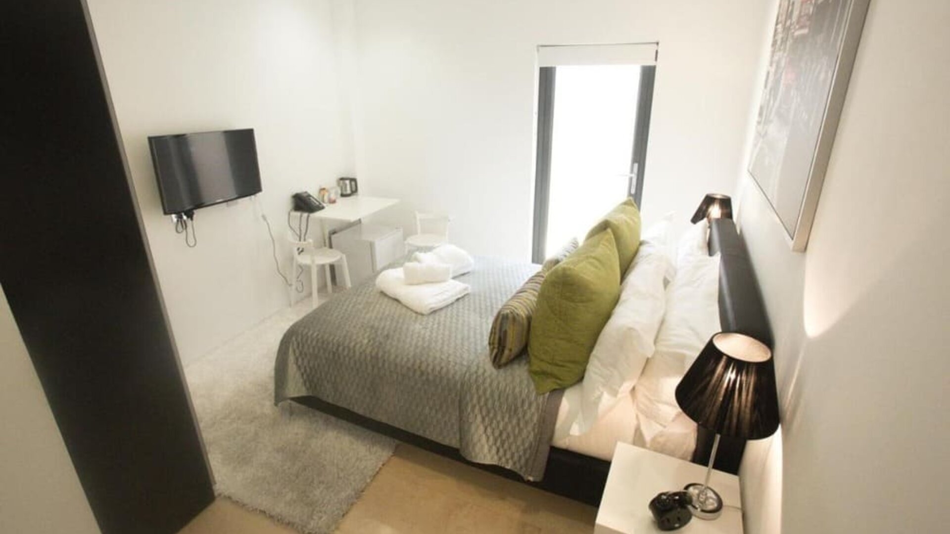 Standard day use room with work desk at Room Home Stay.