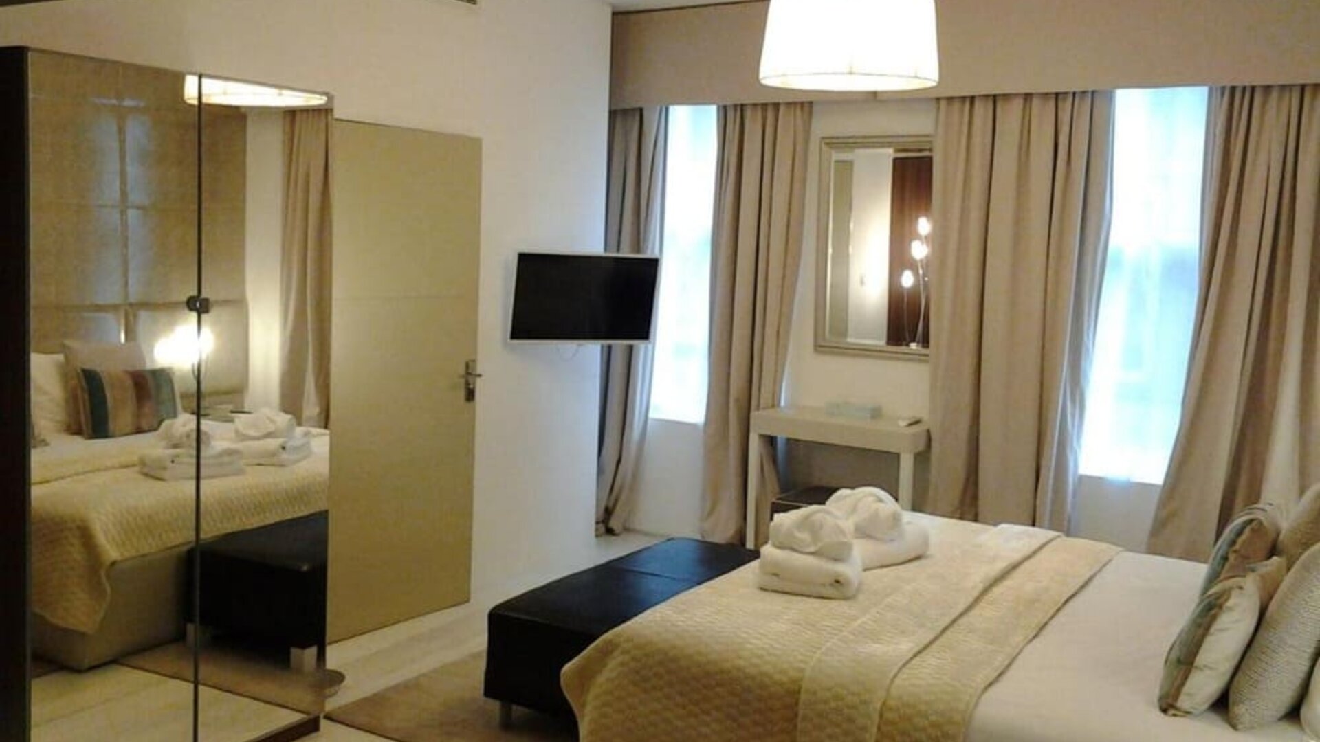 Day use room at Room Home Stay.