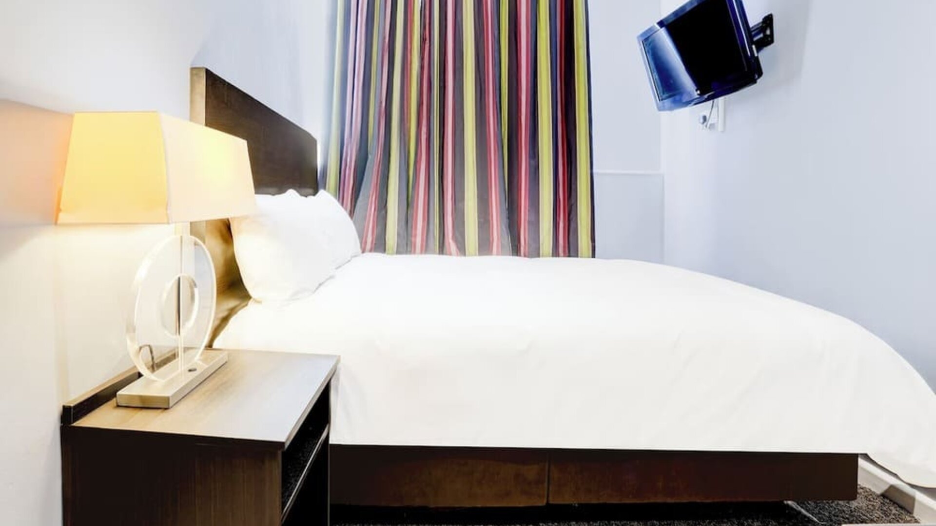 Day use room with TV screen and private bathroom at London Shelton Hotel.