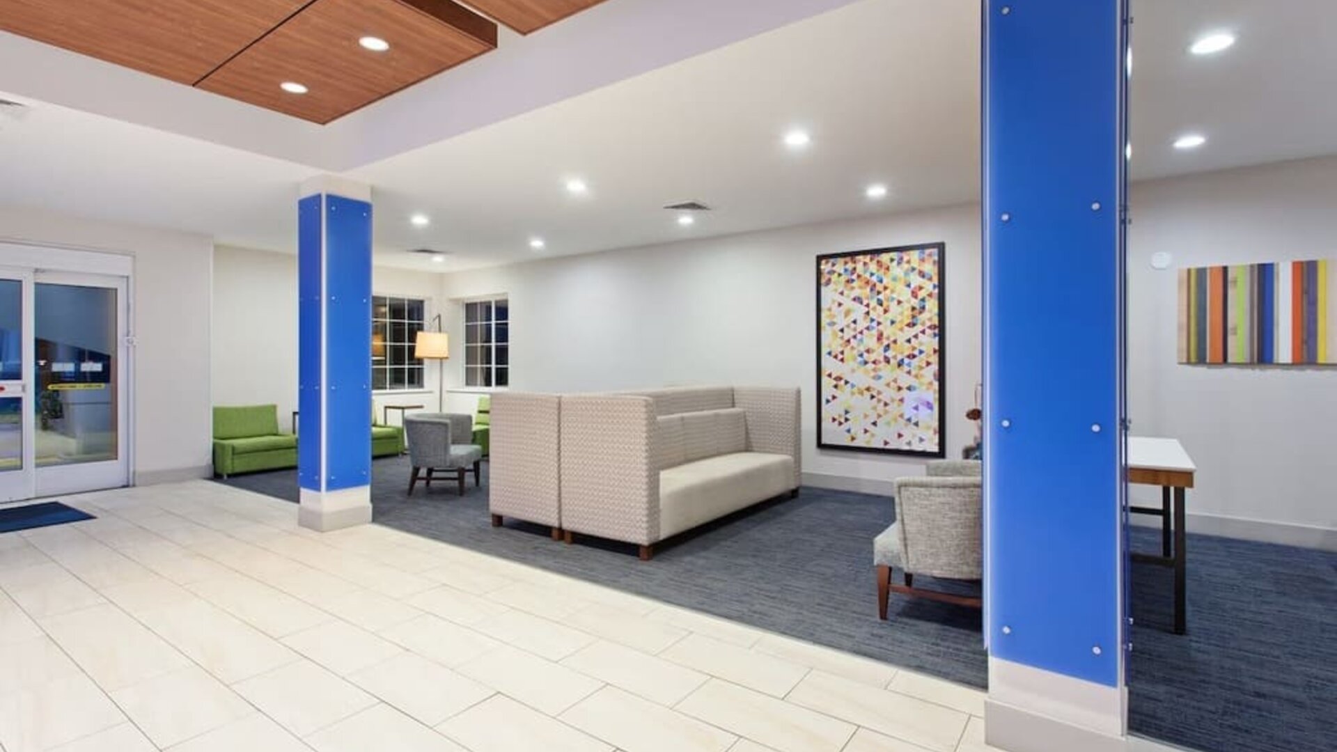 Lobby and coworking lounge at Holiday Inn Express & Suites Corona.