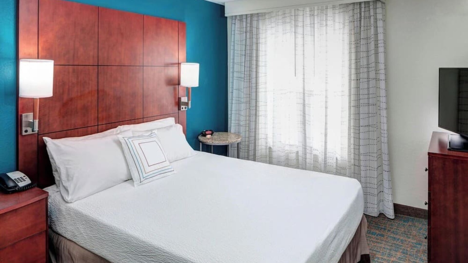 Day use room with natural light at Residence Inn By Marriott Hattiesburg.
