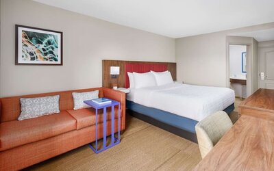 Day use room with work desk and sofa at Hampton Inn By Hilton Fort Lauderdale-Cypress Creek.
