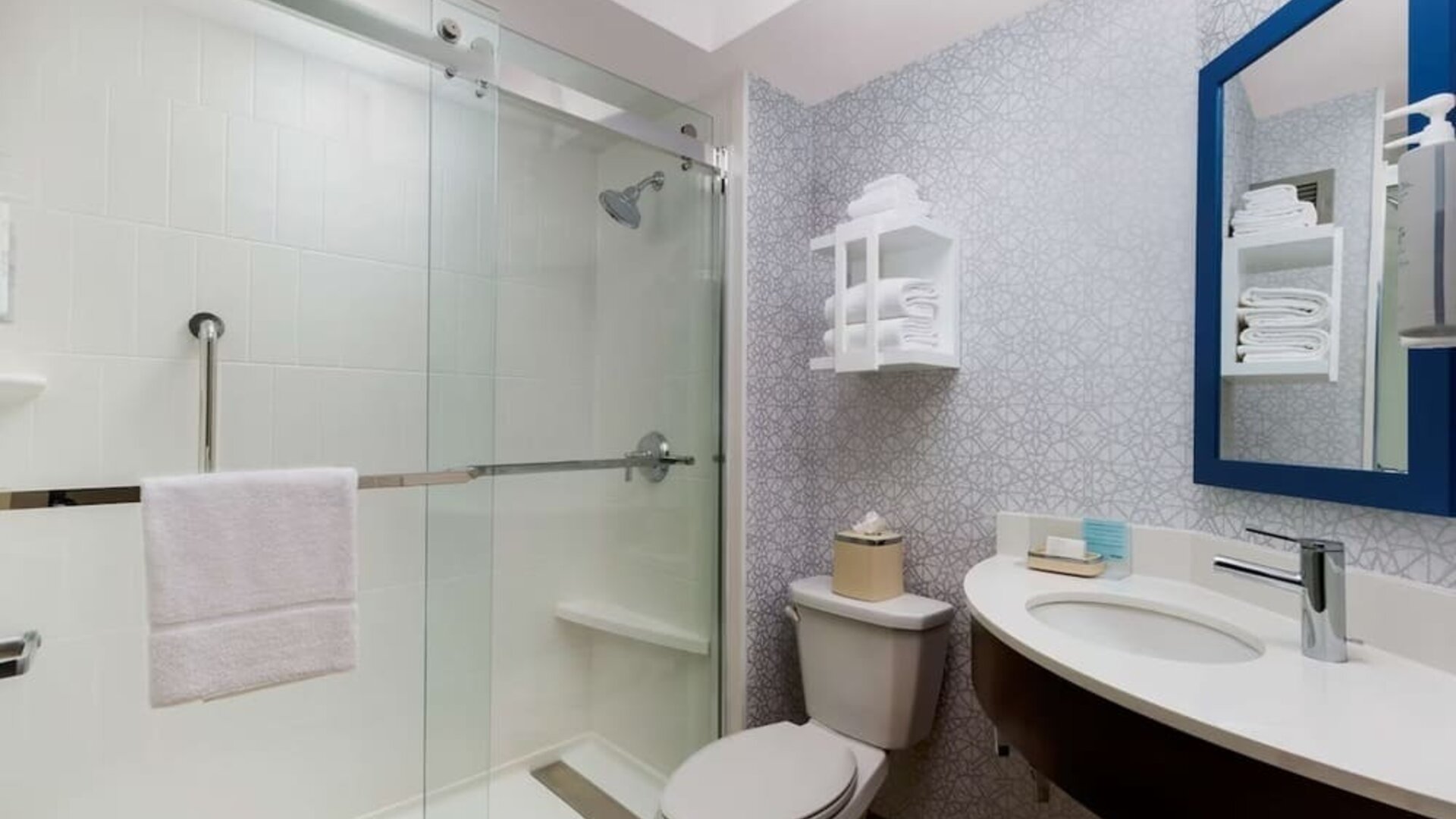 Guest bathroom with shower at Hampton Inn By Hilton Fort Lauderdale-Cypress Creek.