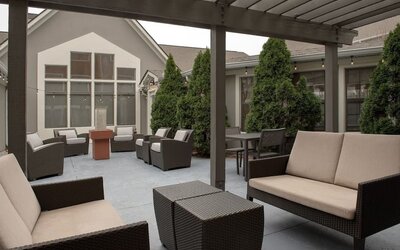 Picnic area perfect for coworking at Residence Inn Kansas City Overland Park.