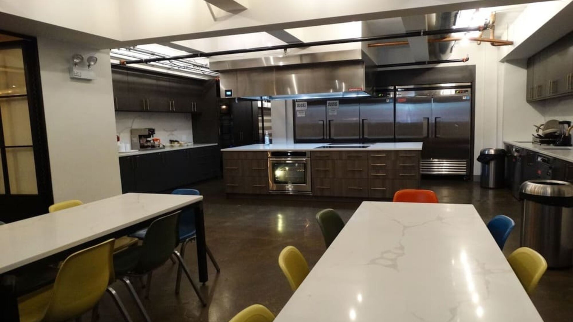 Chef grade guest kitchen at The Chicago Hotel Collection River North.