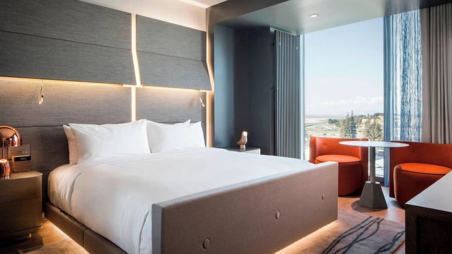 Day use room with natural light at Hotel Nia, Autograph Collection.