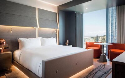 Day use room with natural light at Hotel Nia, Autograph Collection.