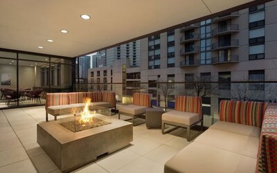 Firepit in the terrace of Home2 Suites By Hilton Chicago River North.
