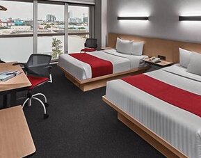 City Express Plus Patio Universidad